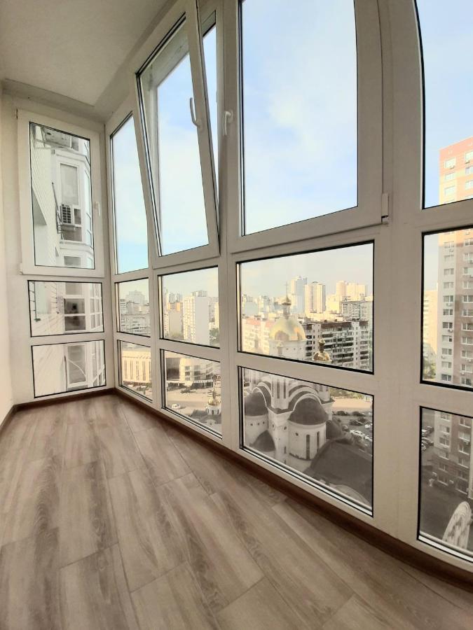 Apartment патриотика, позняки, бориса гмирі 12б Kyiv