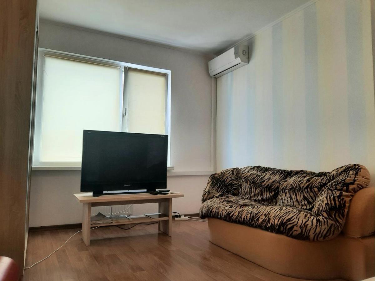 Apartment патриотика, позняки, бориса гмирі 12б Kyiv